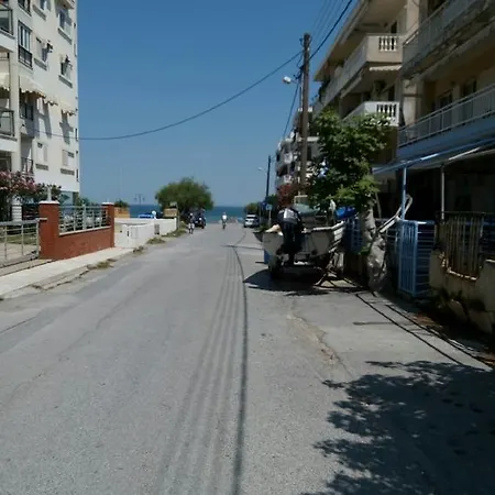Daire Sunny 50m From The Beach
